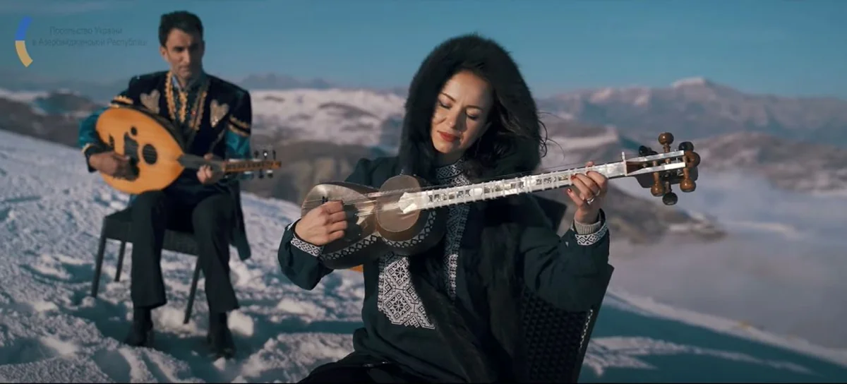 Ukrainian world-famous carol song performed on Azerbaijani musical instruments