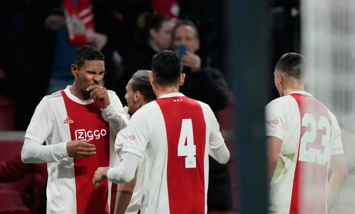 ЛЧ: Опубликованы стартовые составы матча «Бенфика» - «Аякс»