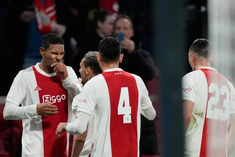 ЛЧ: Опубликованы стартовые составы матча «Бенфика» - «Аякс»