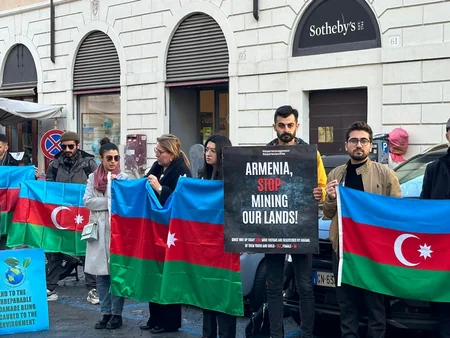 Azərbaycan icması İtaliya paytaxtında dinc etiraz aksiyası keçirib