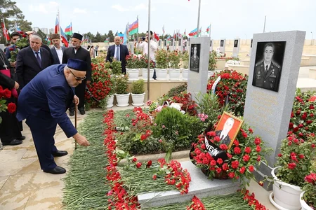 Dini konfessiyaların rəhbərləri Polad Həşimovun və İlqar Mirzəyevin məzarını ziyarət edib - VİDEO