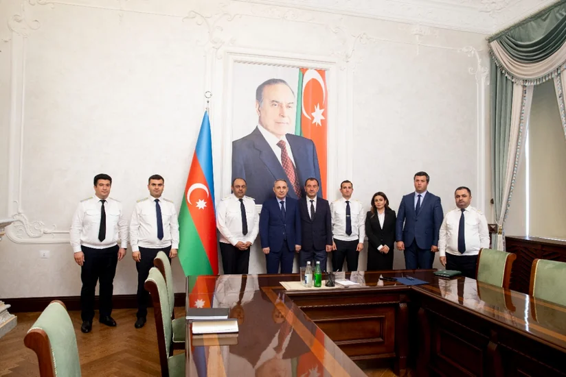 Kamran Əliyev hakim vəzifəsinə təyin olunan prokurorluq əməkdaşlarını təltif edib