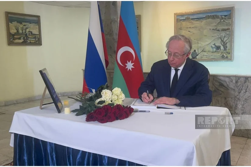 Замглавы МИД РФ посетил посольство Азербайджана в Москве и почтил память жертв авиакатастрофы 