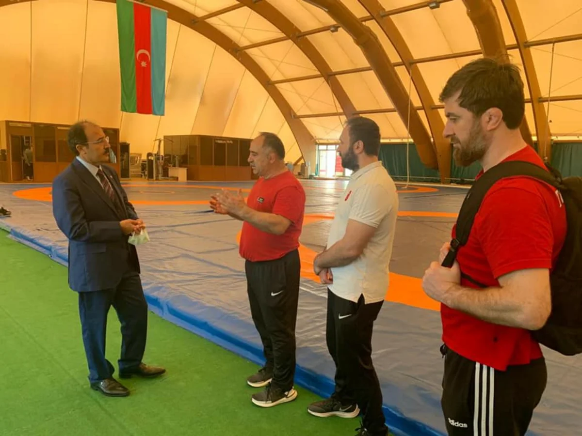 Səfir Bakıda Türkiyə yığması ilə görüşdü