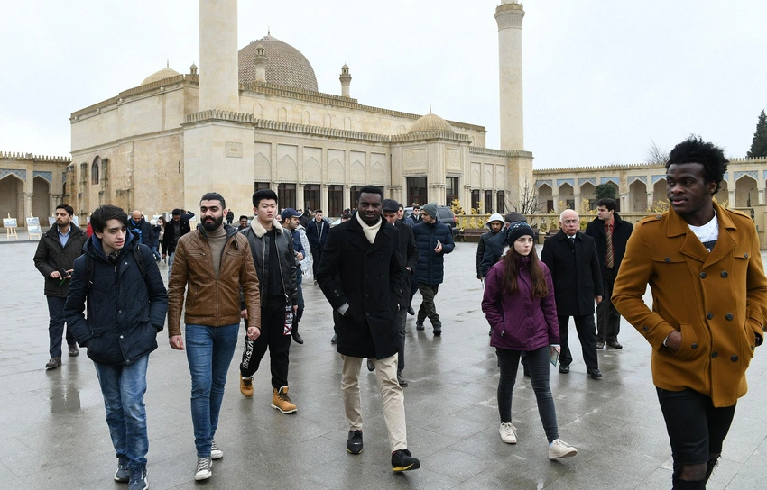 Ölkədə iş icazəsi olan əcnəbilərin və vətəndaşlığı olmayan şəxslərin sayı açıqlandı
