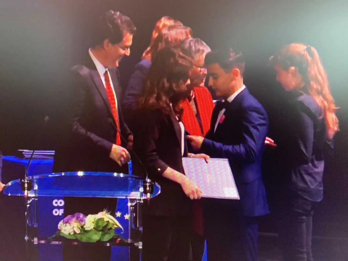 Avropa Şurası azərbaycanlı yeniyetməni mükafatlandırıb - FOTO