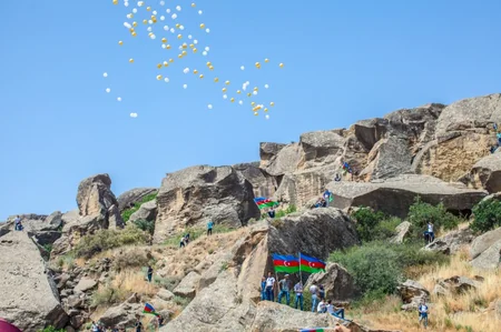 “Bakı-2015”in məşəli Qobustan Milli Tarix-Bədii Qoruğuna gətirildi