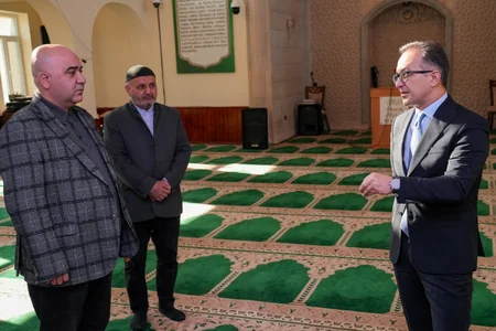 Dövlət Komitəsinin sədri Binəqədidəki məscidlərdə din xadimləri ilə görüşüb