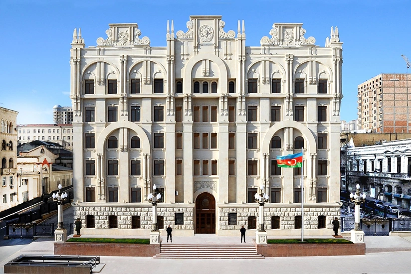 Bakıda bələdiyyə əməkdaşı zibilliyə görə cərimələndi