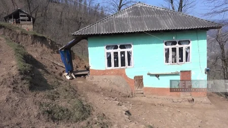 Astarada torpaq sürüşməsi olub, ailələr təhlükə ilə üzləşib