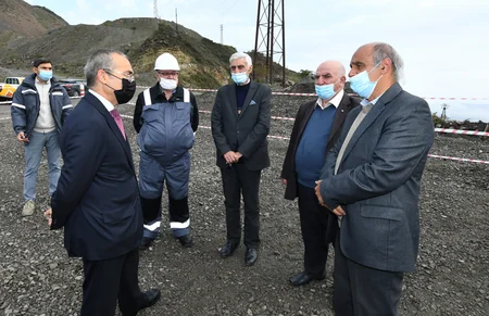İqtisadiyyat naziri dəmir filizi və qızıl yataqları ilə tanış olub