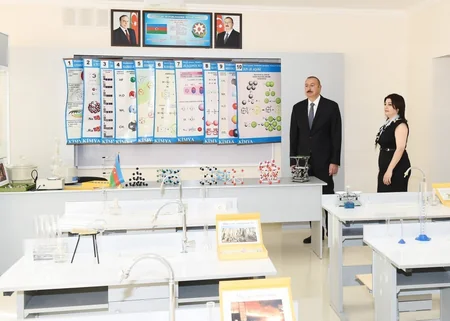 Prezident İlham Əliyev Nardarandakı 295 nömrəli tam orta məktəbdə yaradılan şəraitlə tanış olub - YENİLƏNİB