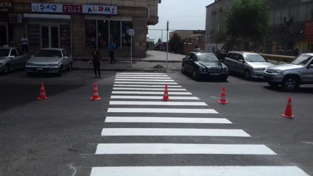 BNA bir sıra küçə və prospektlərdə yeni piyada keçidləri çəkib və mövcud olanları yeniləyib