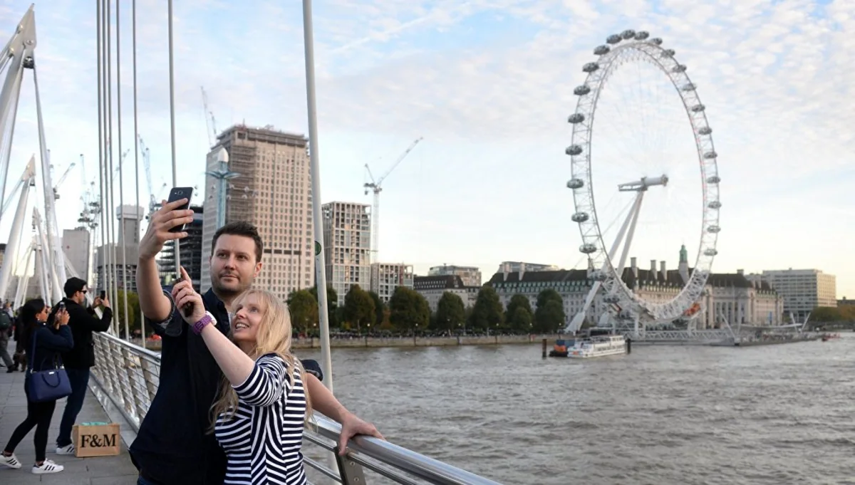 Fransa vətəndaşları Eyfel qülləsindən çox “Londonun gözü”nə maraq göstərirlər