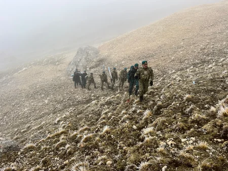 Bir qrup sərhədçi “Heydər Əliyev zirvəsi”nə qalxıb