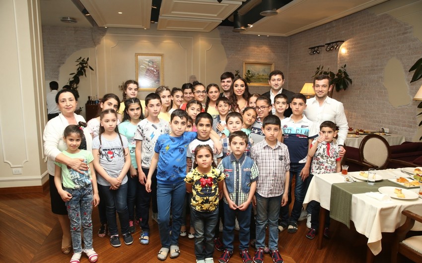 Leyla Əliyeva 2 saylı uşaq evinin sakinləri ilə görüşüb