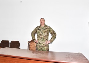 İlham Əliyev və  Mehriban Əliyeva keçmiş Hadrut Rayon Partiya Komitəsinin binasında olublar
