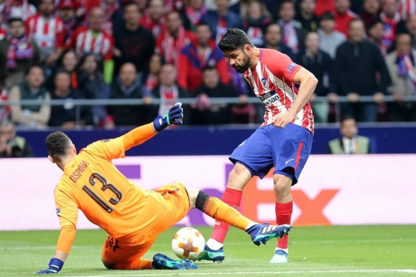 Futbol üzrə Avropa Liqasında ilk finalçı müəyyənləşib - VİDEO