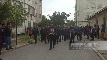 Ermənilərin mina terrorunda həlak olan polis serjantı Sumqayıt Şəhidlər xiyabanında dəfn edilib - YENİLƏNİB