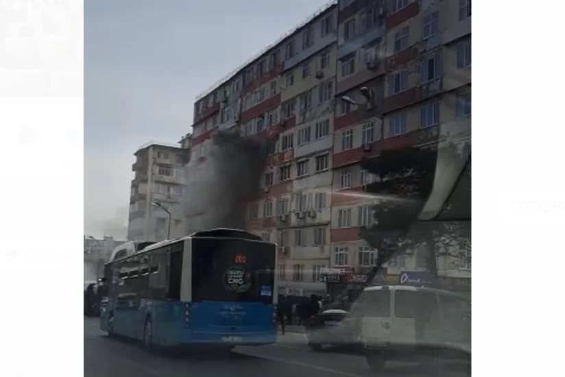 В Баку в жилом доме произошел пожар, эвакуированы шесть человек