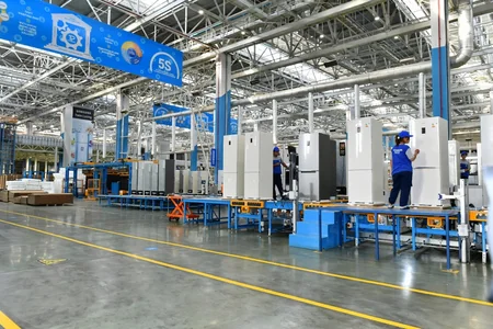 President Ilham Aliyev, President Shavkat Mirziyoyev view activity of Technopark LLC in Tashkent