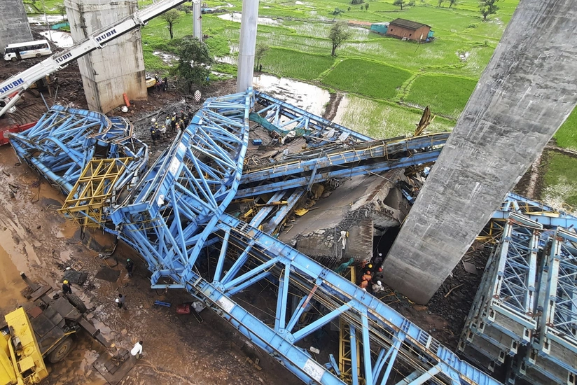 Hindistanda körpünün uçması nəticəsində ən azı 17 nəfər ölüb