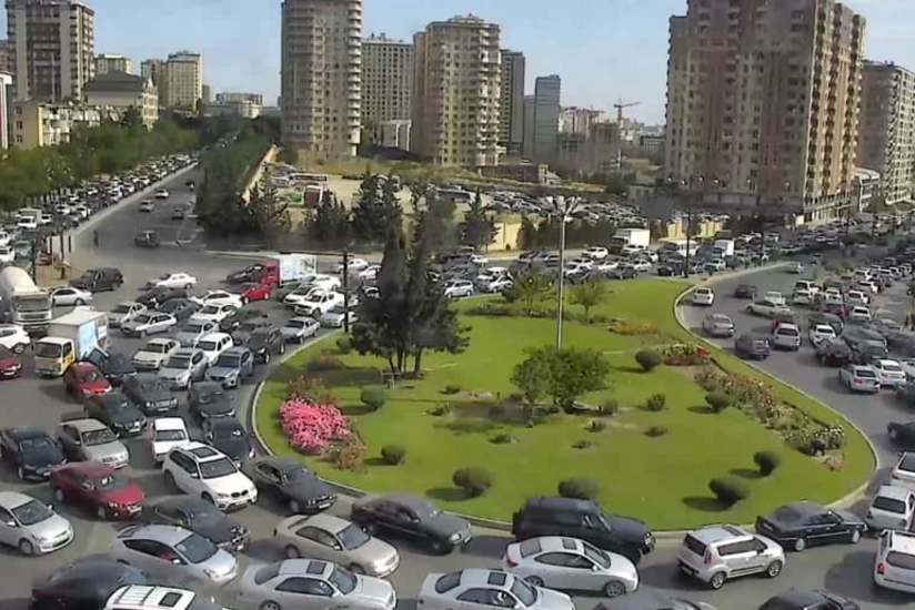 В Баку возникли пробки на ряде улиц и проспектов