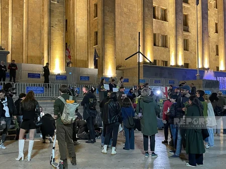 Tbilisidə parlamentin qarşısında Gürcüstanda erkən nikahla bağlı aksiya təşkil edilib
