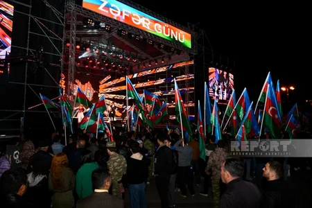 Bakıda Zəfər Günü ilə bağlı atəşfəşanlıq olub - YENİLƏNİB