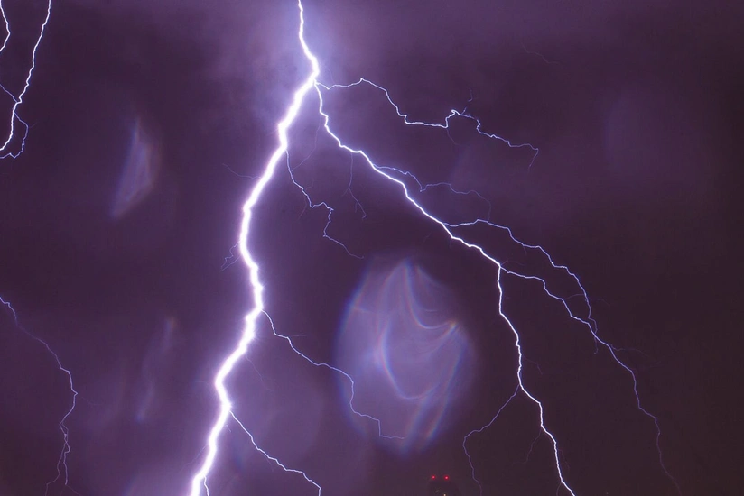 В Индии восемь человек погибли от удара молнии