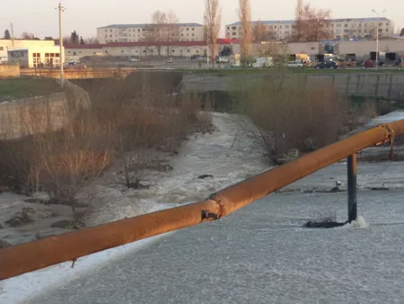 Bərdədə sel təmir edilən körpünü də aşdı - FOTO