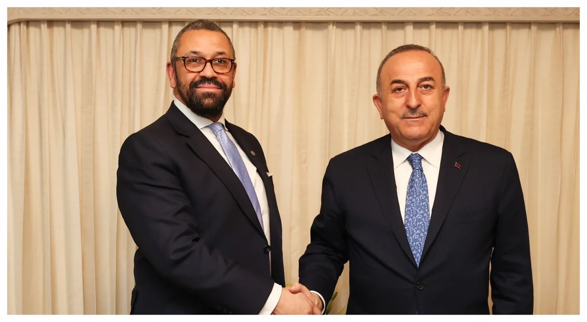 Turkish and UK FMs discuss Ukraine 