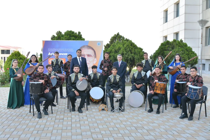 Nobel mükafatçısı Əziz Səncər Naxçıvan Dövlət Universitetində olub