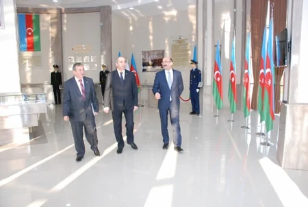 Əbülfəs Qarayev Kürdəmirdə vətəndaşları qəbul edib