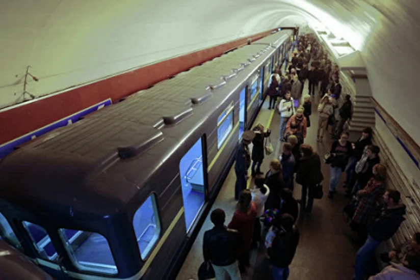 Метро Петербурга частично возобновило работу