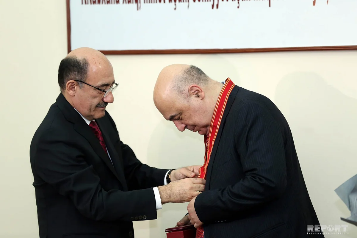 Xalq yazıçısı Çingiz Abdullayevə “Şərəf” ordeni təqdim olunub