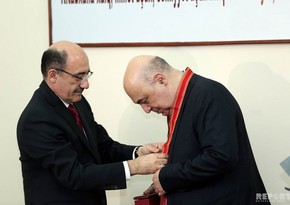 People's writer Chingiz Abdullayev conferred with Sharaf Order