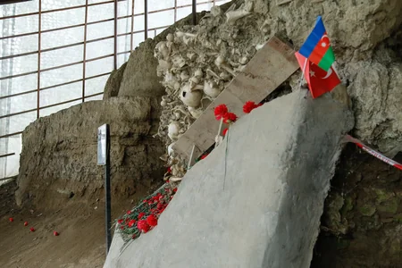 Tarixin şiddətli ağrısı: kütləvi soyqırım məzarlığı - FOTOREPORTAJ