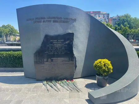 Tbilisidə AXC qurucularının məzarları ziyarət olunub