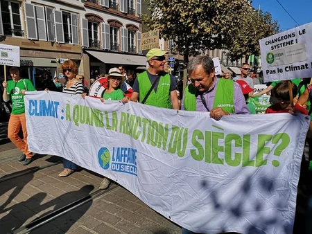 Parisdə “Sarı jiletlilər”in aksiyası zamanı 123 nəfər saxlanılıb