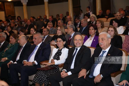 Anar yenidən Azərbaycan Yazıçılar Birliyinin sədri seçilib - YENİLƏNİB-4