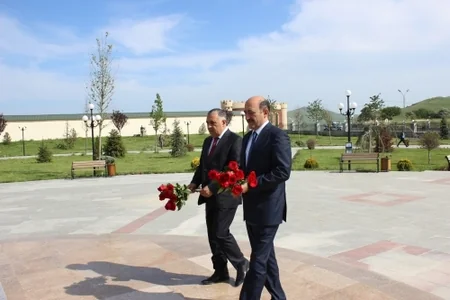 Əbülfəs Qarayev Xızıda vətəndaşları qəbul edib