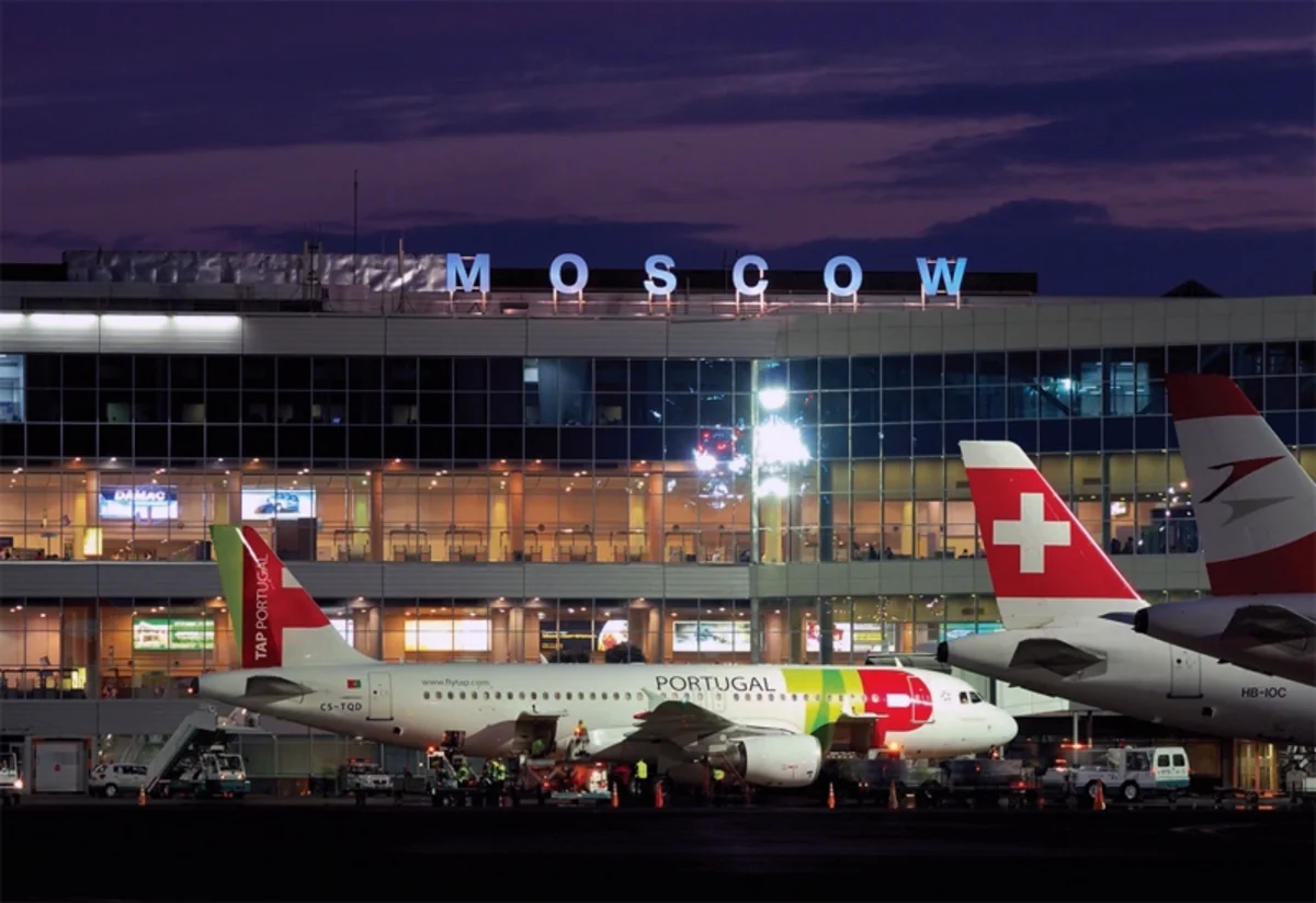 Moskva aeroportlarında 300-dən çox reysin uçuş qrafiki dəyişib