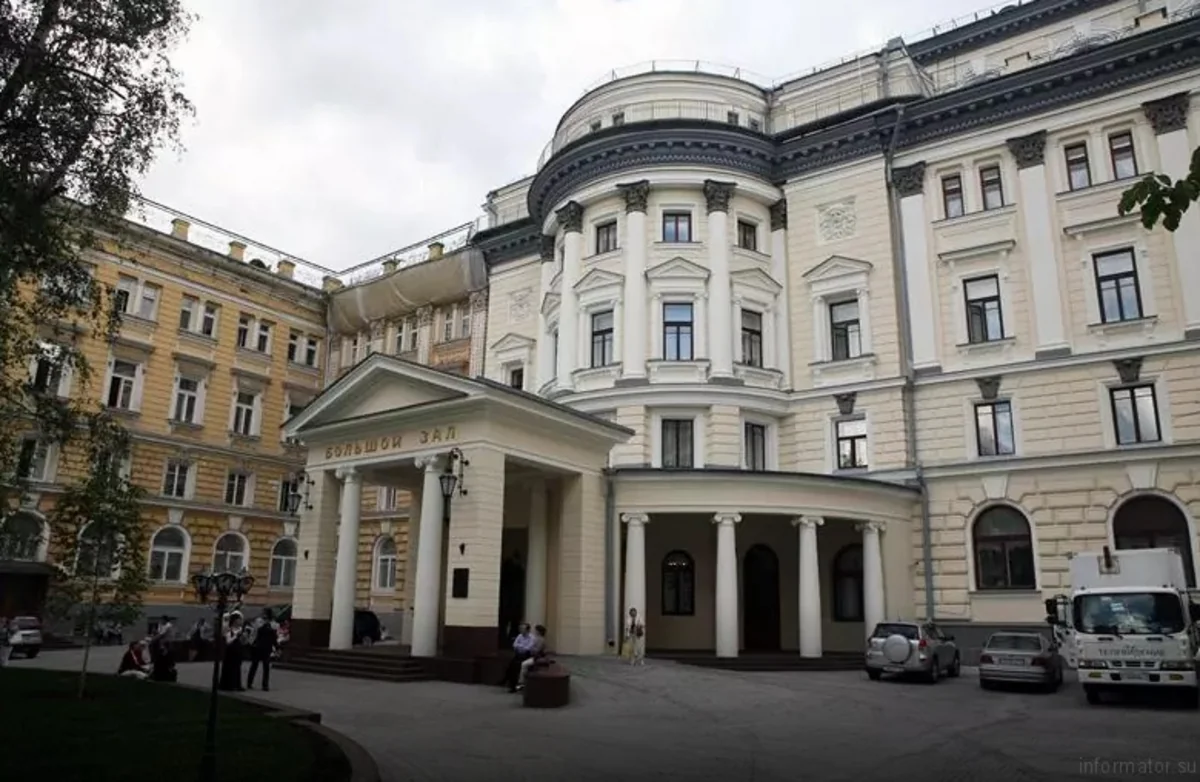 ​Moskvada konservatoriya binasının bir hissəsi uçub, fəhlə ölüb
