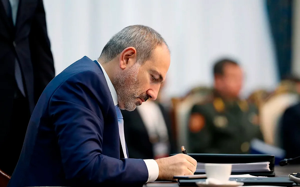 Paşinyan hakim partiyanın həmtəsisçisini Xarici Kəşfiyyat Xidmətinin rəis müavini təyin edib
