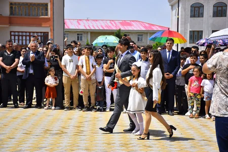 Naxçıvan məktəblərində “Son zəng” çalınıb, Emin Əmrullayev iştirak edib - YENİLƏNİB-2