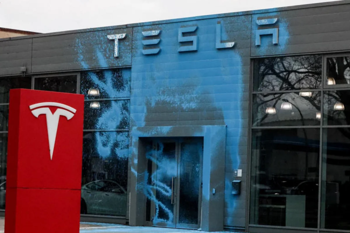 Tesla dealership in Berlin vandalized with blue paint