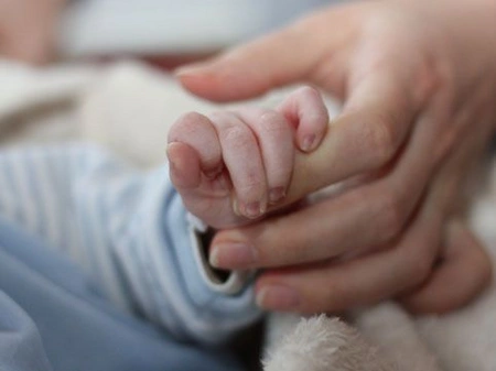 Gəncədə qadın övladını xəstəxanaya qoyaraq ondan imtina edib