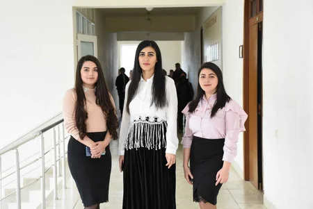 Hər gün Sumqayıtdan Qubaya öyrətməyə, axşam isə Bakıya öyrənməyə gələn qız - REPORTAJ