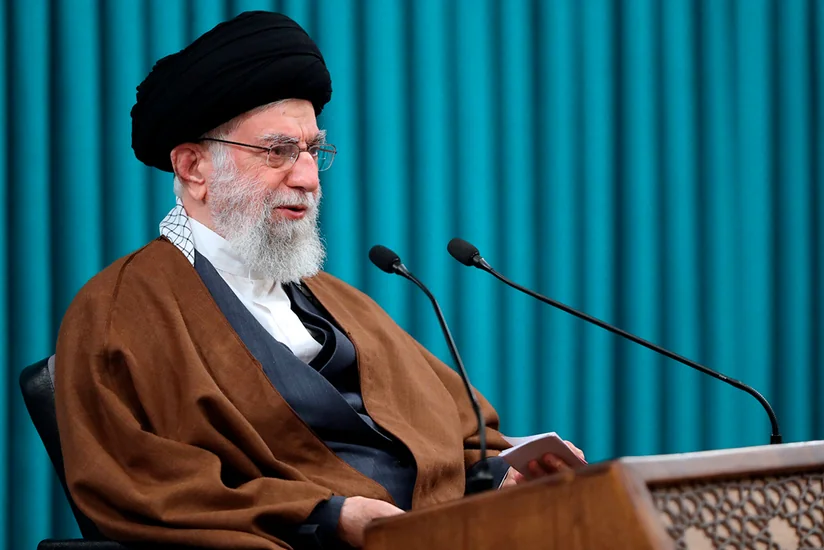 СМИ: Хаменеи перевели в безопасное место из-за заявлений о гибели главы Хезболла